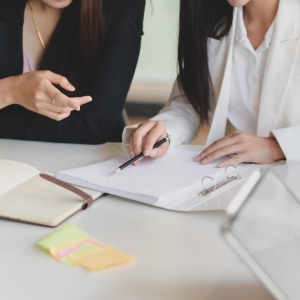 THE BENEFITS OF JOB SHARING FOR EMPLOYERS AND EMPLOYEES